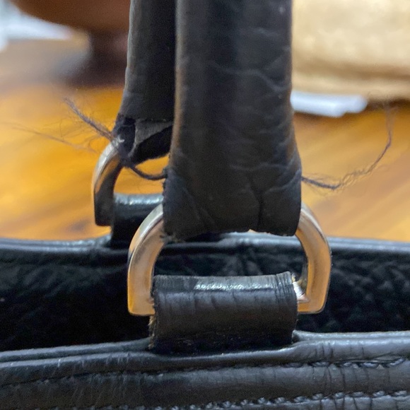 Guia’s Italy Leather Shoulder Bag - Picture 11 of 16